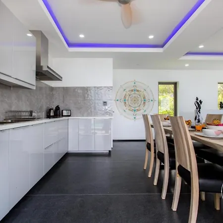 Villa Azur, 4 Bedrooms, Ocean View-2